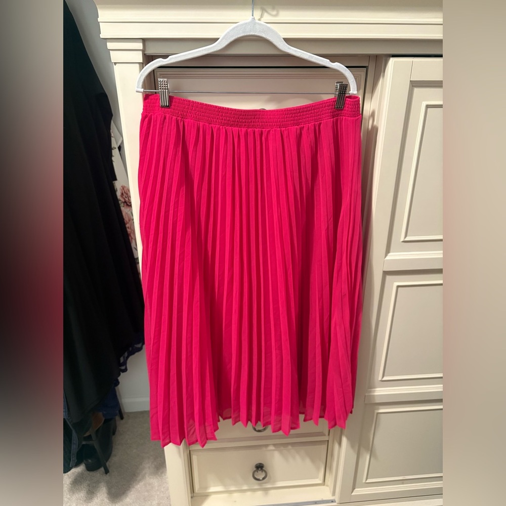 a new day Hot Pink Pleated Midi Skirt - Picture 2 of 6